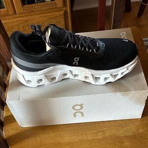 Wms ON Cloudmonster 2 Runners. NIB, 7.5